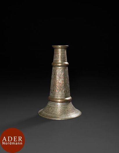 null Chandelier en cuivre, Iran qâjâr, XIXe siècle
Chandelier en cuivre partiellement...