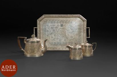 null Service à thé en argent, probablement Cachemire ou Asie du Sud-Est, XIXe siècle
Comprenant...