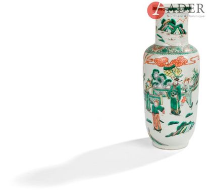 CHINE - XIXe siècle
Vase rouleau en porcelaine...