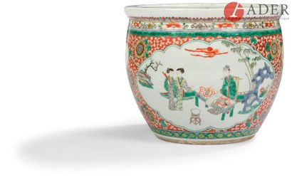 CHINE - XIXe siècle
Vasque à poisson en porcelaine...