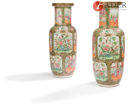 CHINE, Canton - XIXe siècle
Paire de vases...