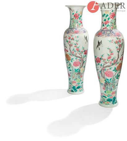 CHINE - XXe siècle
Importante paire de vases...