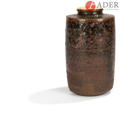  JAPON - Époque EDO (1603 - 1868) Chaïre cylindrique en grès brun partiellement émaillé...