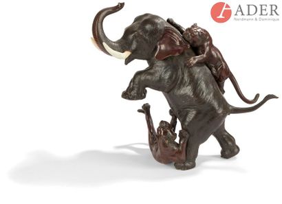 null JAPON - Époque MEIJI (1868 - 1912)
Groupe en bronze à patine brune, éléphant...