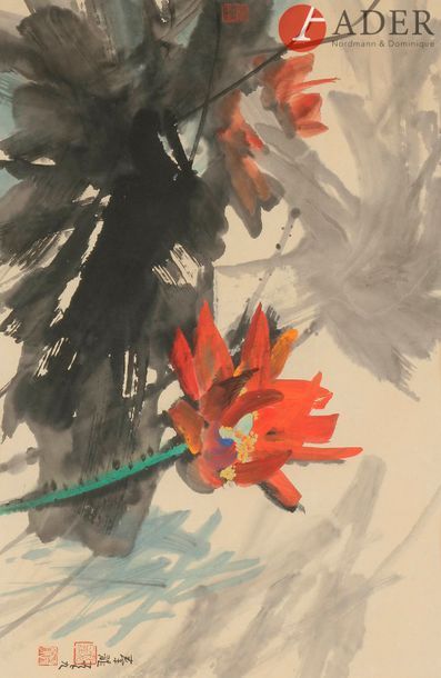 null QIN LONG (né en 1939)
Encre et couleurs sur papier représentant des lotus rouges...