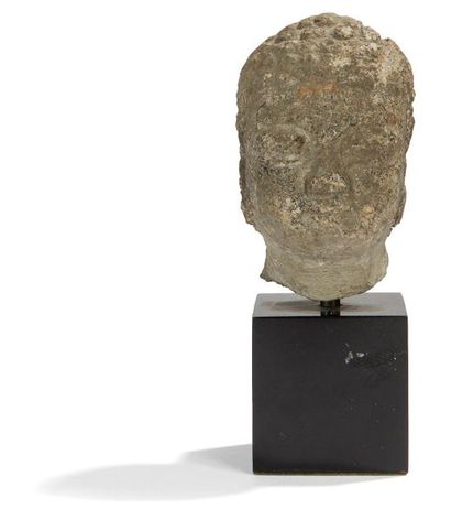 null COREE - Période SILLA (57 av. JC - 918)
Petite tête de bouddha en grès gris....