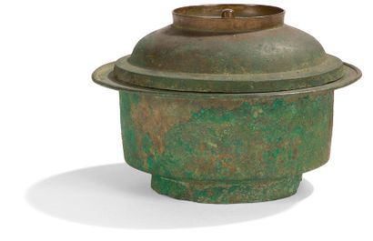 null CORÉE - Fin période GORYEO (918 - 1392)
Pot couvert en bronze.
Diam. : 17 c...