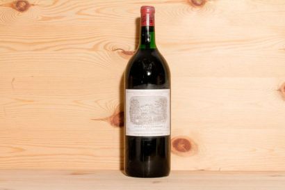 null 1 Mag CHÂTEAU LAFITE ROTHSCHILD (T.L.B.+; e.l.s; quelques marques capsule),...