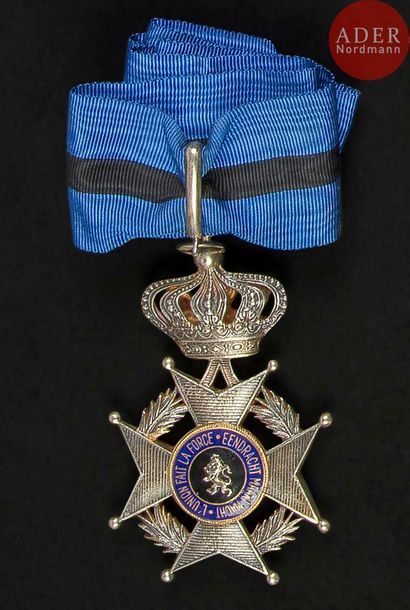 null BELGIQUE
ORDRE DE LÉOPOLD II, créé en 1900.
Croix de commandeur, à légende bilingue.
En...