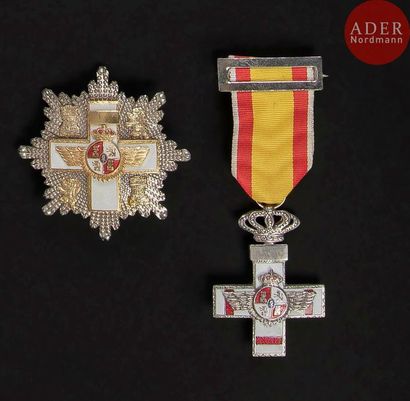  ESPAGNE ORDRE DU MÉRITE AÉRONAUTIQUE. Ensemble comprenant : - croix de chevalier...