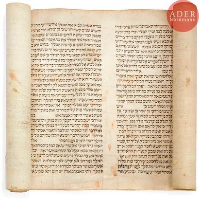 null [MEGUILAH] ROULEAU D’ESTHER 
Manuscrit en hébreu sur parchemin. Dans son étui...