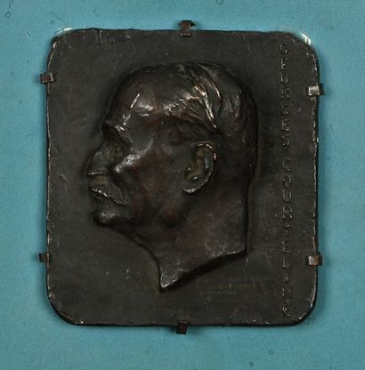 Gaston BROQUET (1880 - 1947) Georges Courteline, 1929 Plaque en bronze patiné Titrée,...