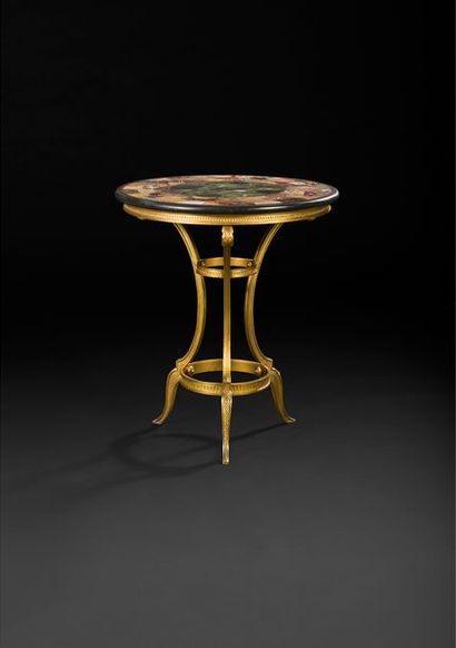 null Table circulaire en bronze doré à plateau circulaire en marqueterie de marbres...