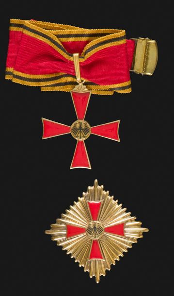 null RÉPUBLIQUE FÉDÉRALE D’ALLEMAGNE
ORDRE DU MÉRITE DE LA RÉPUBLIQUE FÉDÉRALE, créé...