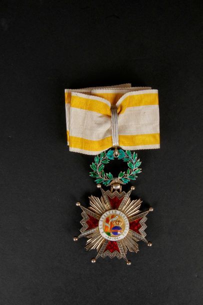 null ESPAGNE 
ORDRE D’ISABELLE LA CATHOLIQUE, créé en 1815. 
Croix de commandeur...