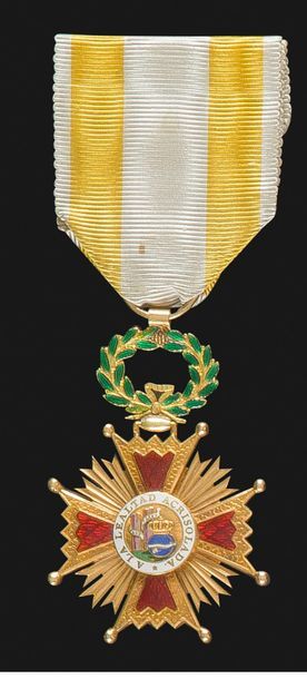 null ESPAGNE 
ORDRE D’ISABELLE LA CATHOLIQUE, créé en 1815. 
Croix de chevalier d’époque...