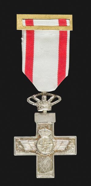 null ESPAGNE
ORDRE DU MÉRITE AÉRONAUTIQUE, créé en 1949.
Croix d’argent, modèle de...