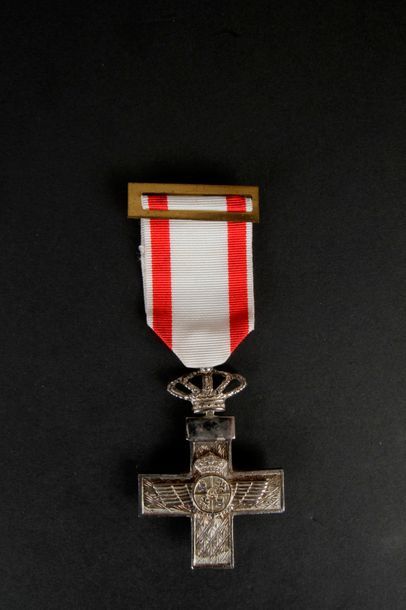 null ESPAGNE
ORDRE DU MÉRITE AÉRONAUTIQUE, créé en 1949.
Croix d’argent, modèle de...