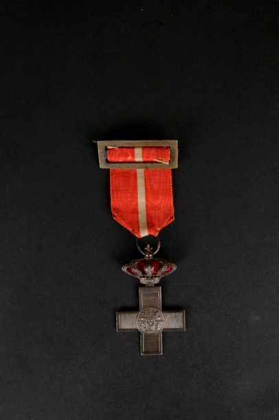null ESPAGNE
ORDRE DU MÉRITE MILITAIRE, créé en 1864. 
Croix d’argent, division rouge...