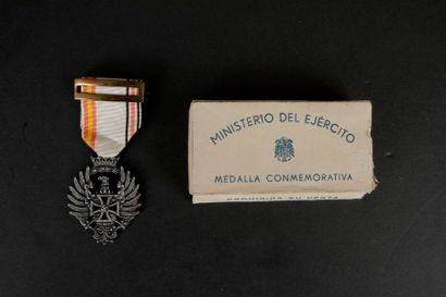 null ESPAGNE
Médaille commémorative de la division Azul en Russie (1941). 
Médaille...