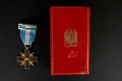 null ESPAGNE 
Deux croix de guerre, modèle de 1942 à 1975 : 
- modèle standard. 
-...