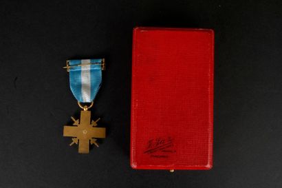 null ESPAGNE 
Deux croix de guerre, modèle de 1942 à 1975 : 
- modèle standard. 
-...