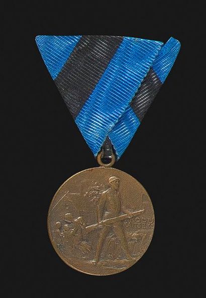 null ESTONIE
Médaille de la guerre d’indépendance 1918-1920.
En bronze. Ruban triangulaire....