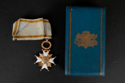 null LETTONIE
ORDRE DES TROIS ÉtoileS, créé en 1924. 
Croix de commandeur en vermeil...