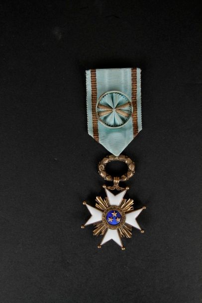 null LETTONIE
ORDRE DES TROIS ÉtoileS, créé en 1924. 
Croix d’officier modèle entre...