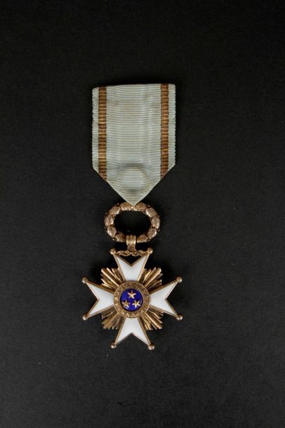 null LETTONIE
ORDRE DES TROIS ÉTOILES, créé en 1924. 
Croix de chevalier modèle entre...