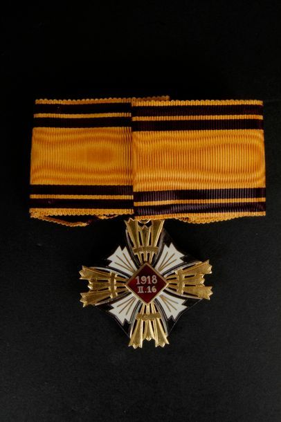 null LITUANIE 
ORDRE DU GRAND DUC GEDIMINAS, créé en 1928.
Croix de commandeur du...