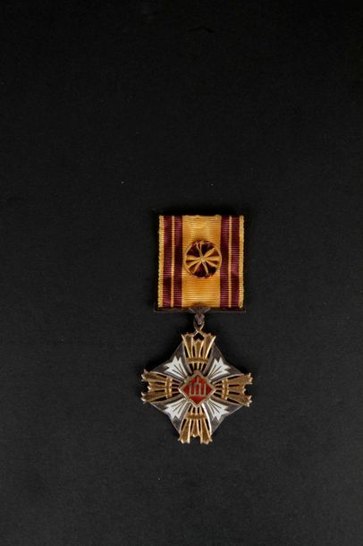 null LITUANIE 
ORDRE DU GRAND DUC GEDIMINAS, créé en 1928.
Croix d’officier du 2e...