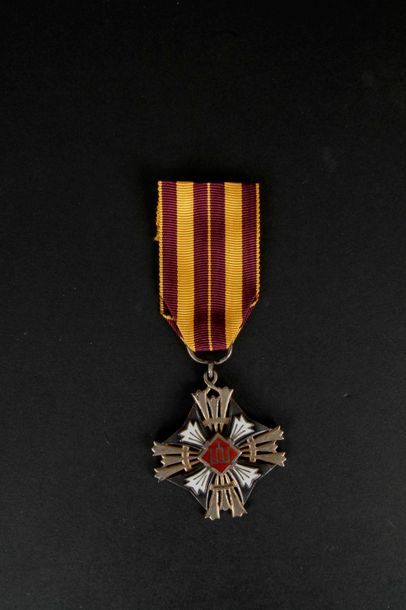 null LITUANIE 
ORDRE DU GRAND DUC GEDIMINAS, créé en 1928.
Croix de chevalier du...