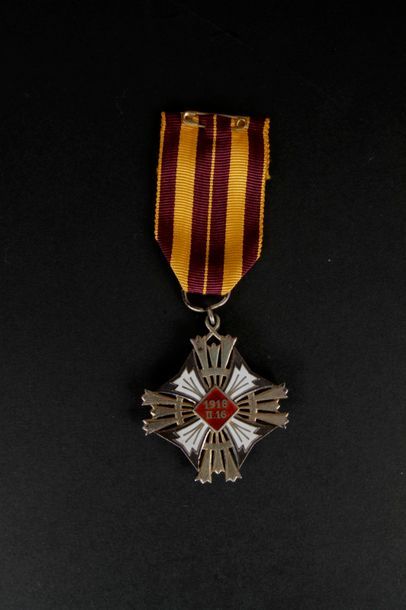 null LITUANIE 
ORDRE DU GRAND DUC GEDIMINAS, créé en 1928.
Croix de chevalier du...