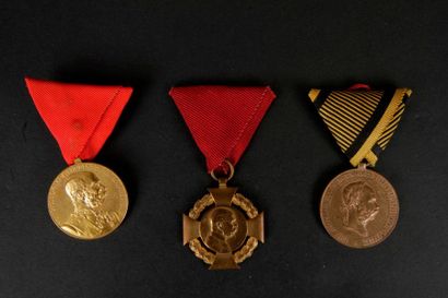null EMPIRE D’AUTRICHE
Ensemble de trois médailles comprenant : 
- Médaille du 2...