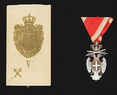 null SERBIE 
ORDRE DE L’AIGLE BLANC, créé en 1883. 
Croix de chevalier (5e classe)...