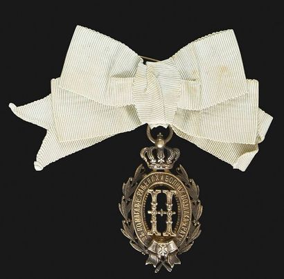 null SERBIE
ORDRE DE LA REINE NATHALIE, créé en 1886. 
Médaille d’or de première...