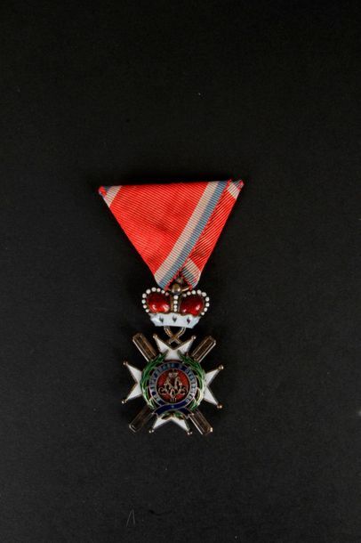 null SERBIE
ORDRE DE TAKOVO, créé en 1865. 
Croix d’officier de 4e classe au chiffre...