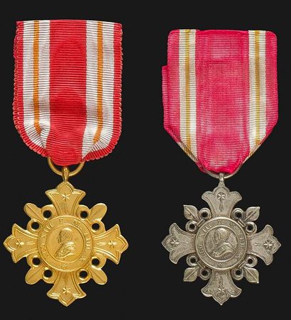 null VATICAN
Deux médailles « Pro Ecclesia et pontifice ».
Croix de classe argent....