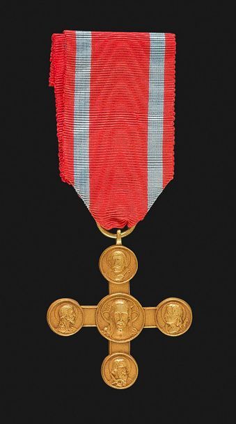 null VATICAN
Croix de Saint Jean de Latran du premier type. 
En bronze doré. Ruban.
46...