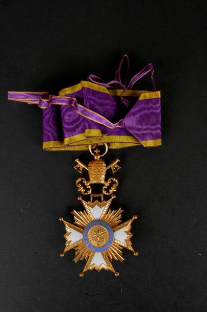 null VATICAN
ORDRE DES AVOCATS DE SAINT PIERRE, créé en 1877.
Croix de commandeur...