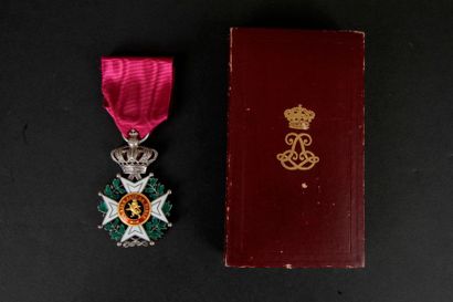null BELGIQUE
ORDRE DE LÉOPOLD, créé en 1832. 
Croix de chevalier, modèle à légende...