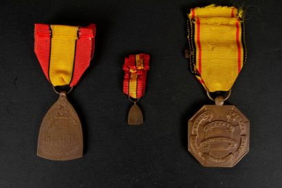 null BELGIQUE
Ensemble de deux médailles :
- Médaille commémorative 1914-1918 dite...
