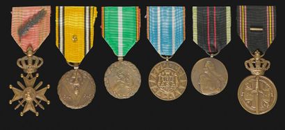 null BELGIQUE 
Ensemble de six médailles : 
- Croix de guerre 1940-1945. En bronze,...