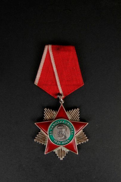 null BULGARIE
ORDRE DE LA LIBERTÉ DU PEUPLE (1941-1944).
Étoile de 2e classe en métal...