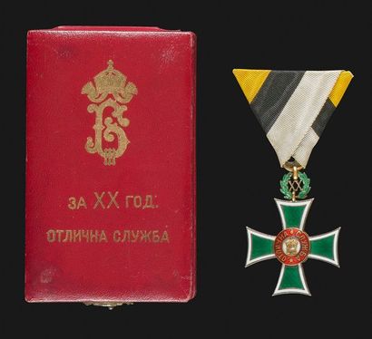 null BULGARIE
Croix de 1re classe pour officier pour 20 ans de services.
En métal...