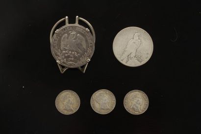 null Lot de 5 pièces en argent, diverses:
- 1 pièce mexicaine Libertad 1892 F en...