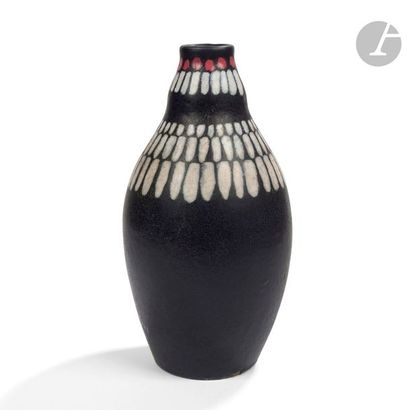 null JACQUES LENOBLE (1902-1967)
Bâtonnets et pointillés
Important vase ovoïde à...