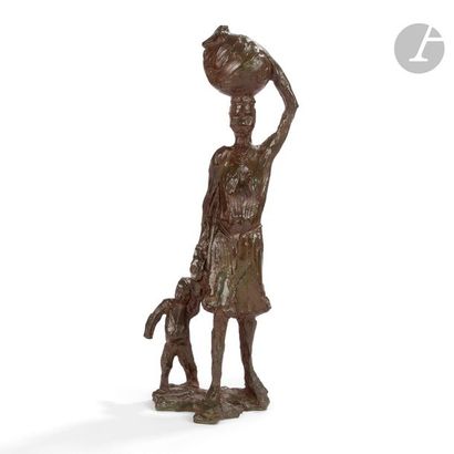 null L. BERRONE (XXe) 
Africaine à l’enfant portant une jarre 
Sculpture. Épreuve...