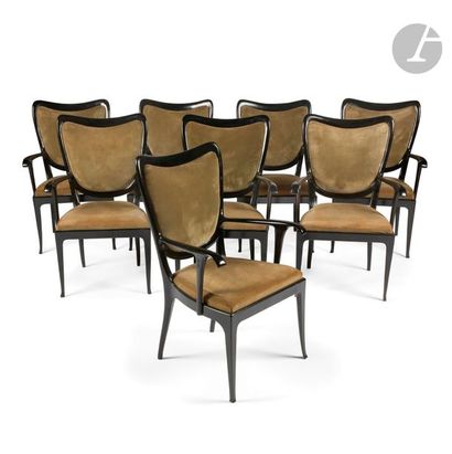 null PAOLO BUFFA (1903-1970) 
Modèle créé vers [1940]
Suite de huit fauteuils ; les...